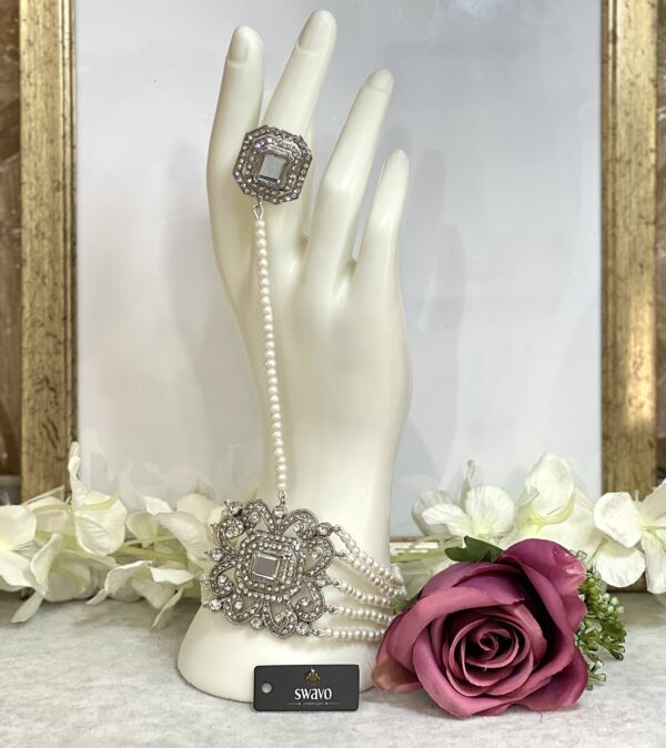 Prianka Handpiece Silver